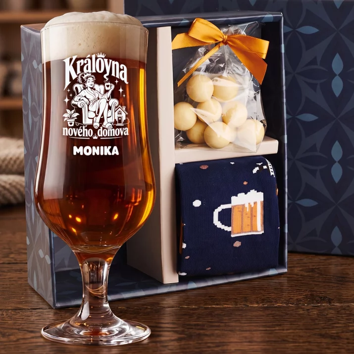 Dárkový Box S Pivní Sklenicí S Gravírováním Ke Kolaudaci Pro Ženu: Královna Nového Domova Dárkový Box S Pivní Sklenicí S Gravírováním Ke Kolaudaci Pro Ženu: Královna Nového Domova
