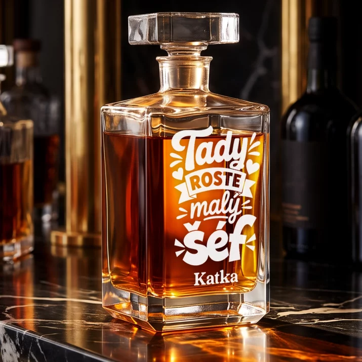 Personalizovaná Karafa Na Whisky Pro Těhotnou Budoucí Maminku Dárek Ke Dni Matek Pro Ženu: Tady Roste Malý Šéf