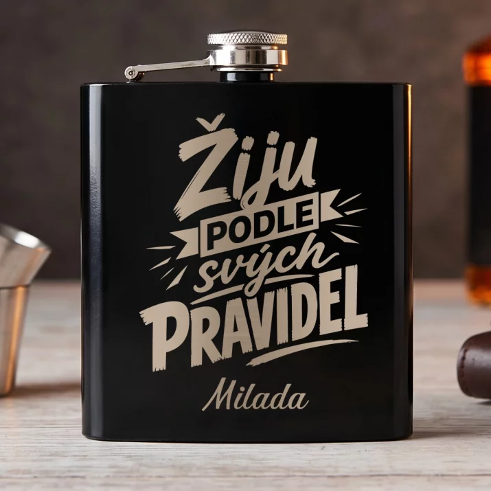 Placatka S Gravírováním Pro 42Letou Ženu Dárek K 40 Narozeninám Pro Ženu: Žiju Podle Svých Pravidel Placatka S Gravírováním Pro 42Letou Ženu Dárek K 40 Narozeninám Pro Ženu: Žiju Podle Svých Pravidel