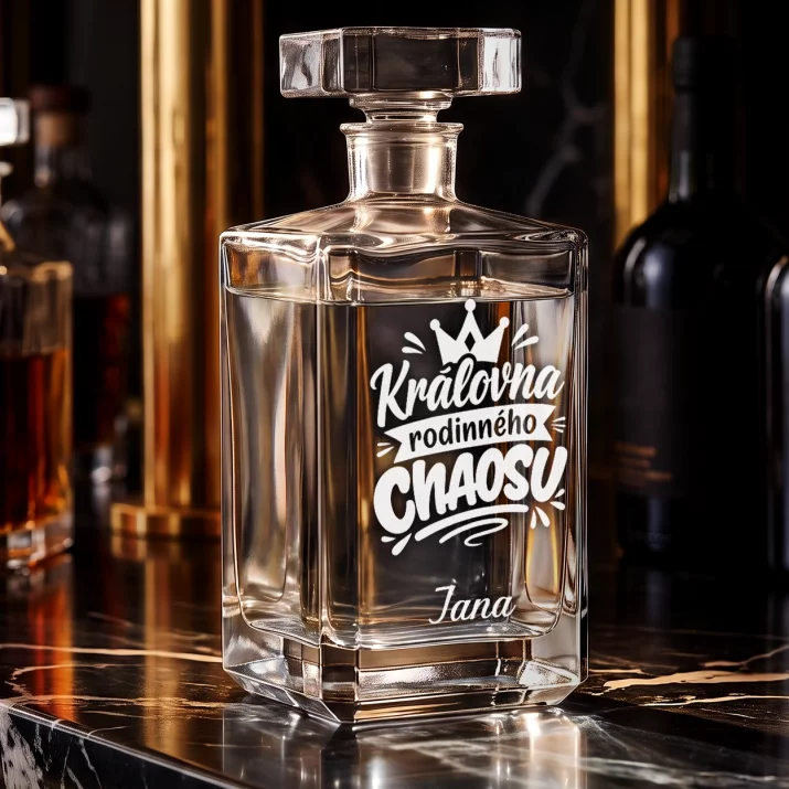 Karafa Na Vodku S Gravírováním Pro Maminku Dárek Ke Dni Matek Pro Ženu: Královna Rodinného Chaosu