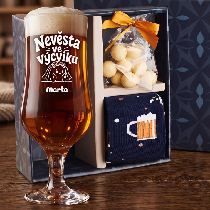 Dárkový Box S Pivní Sklenicí S Gravírováním Pro Nevěstu Ke Svatbě Pro Ženu: Nevěsta Ve Výcviku Dárkový Box S Pivní Sklenicí S Gravírováním Pro Nevěstu Ke Svatbě Pro Ženu: Nevěsta Ve Výcviku