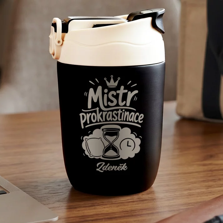 Personalizovaný Termohrnek Pro Studenta Dárek Pro Muže: Mistr Prokrastinace Personalizovaný Termohrnek Pro Studenta Dárek Pro Muže: Mistr Prokrastinace