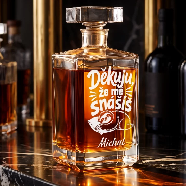 Personalizovaná Karafa Na Whisky K 1 Výročí Svatby Dárek Pro Muže: Děkuju, Že Mě Snášíš Personalizovaná Karafa Na Whisky K 1 Výročí Svatby Dárek Pro Muže: Děkuju, Že Mě Snášíš