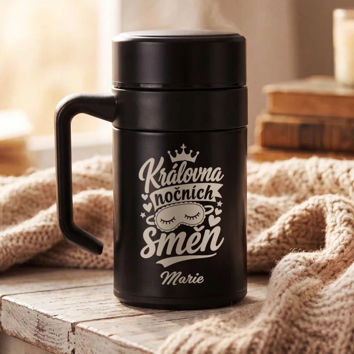Termohrnek S Uchem 400 Ml Pro Maminku Po Porodu Dárek Ke Dni Matek Pro Ženu: Královna Nočních Směn Termohrnek S Uchem 400 Ml Pro Maminku Po Porodu Dárek Ke Dni Matek Pro Ženu: Královna Nočních Směn