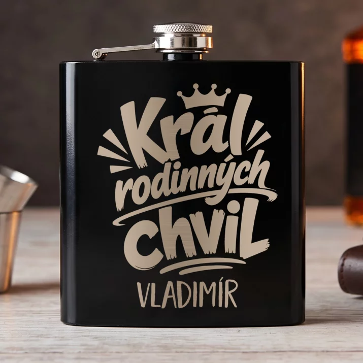 Placatka S Gravírováním Pro Tatínka Dárek Ke Dni Otců Pro Muže: Král Rodinných Chvil Placatka S Gravírováním Pro Tatínka Dárek Ke Dni Otců Pro Muže: Král Rodinných Chvil