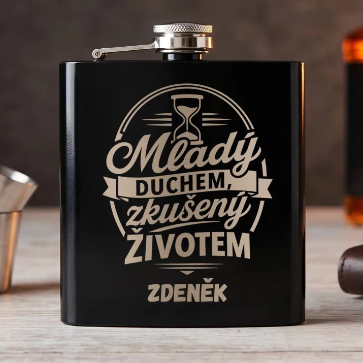 Placatka S Gravírováním Pro 90Letého Muže Dárek K 90 Narozeninám Pro Muže: Mladý Duchem, Zkušený Placatka S Gravírováním Pro 90Letého Muže Dárek K 90 Narozeninám Pro Muže: Mladý Duchem, Zkušený