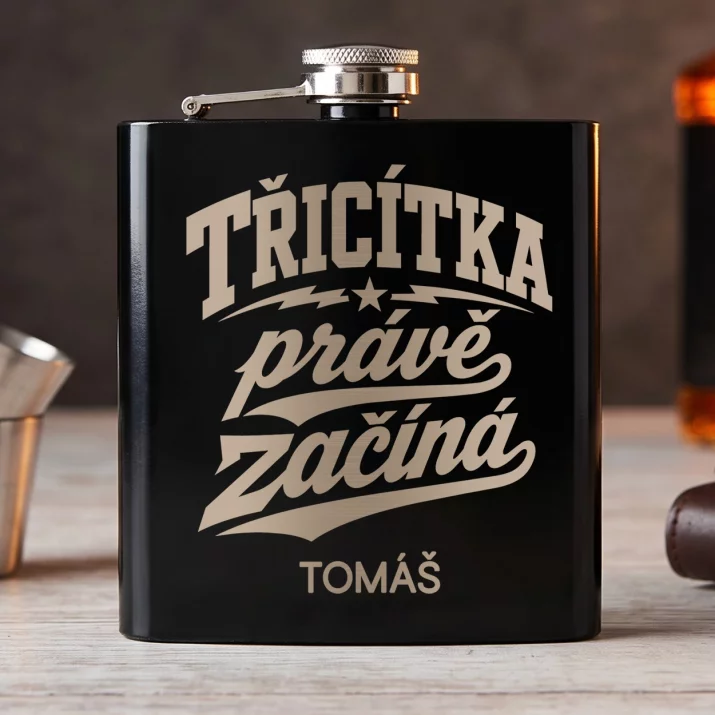 Placatka S Gravírováním K 30 Dárek K 30 Narozeninám Pro Muže: Třicítka Právě Začíná Placatka S Gravírováním K 30 Dárek K 30 Narozeninám Pro Muže: Třicítka Právě Začíná