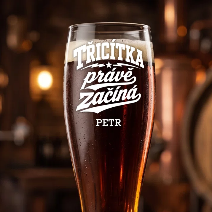 Sklenice Na Pivo S Gravírováním K 30 Dárek K 30 Narozeninám Pro Muže: Třicítka Právě Začíná