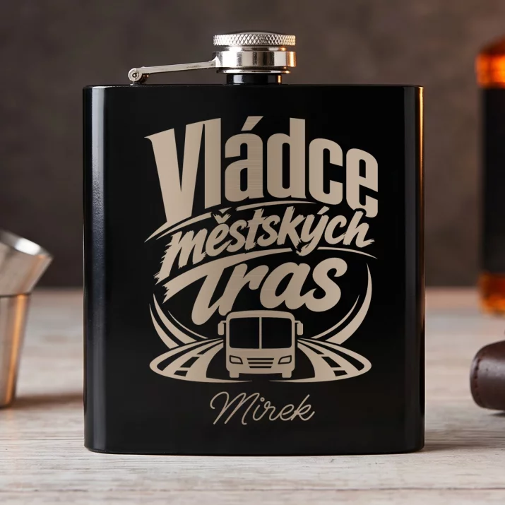 Placatka S Gravírováním Pro Řidiče Autobusu Dárek Pro Muže: Vládce Městských Tras Placatka S Gravírováním Pro Řidiče Autobusu Dárek Pro Muže: Vládce Městských Tras