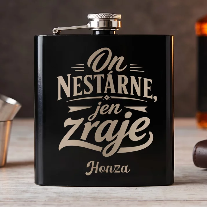 Placatka S Gravírováním Pro Něj Dárek K Valentýnu Pro Muže: On Nestárne, Jen Zraje Placatka S Gravírováním Pro Něj Dárek K Valentýnu Pro Muže: On Nestárne, Jen Zraje