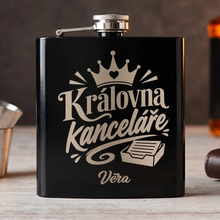 Placatka S Gravírováním Pro Šéfovou Dárek Pro Ženu: Královna Kanceláře Placatka S Gravírováním Pro Šéfovou Dárek Pro Ženu: Královna Kanceláře