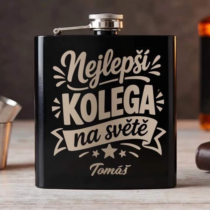 Placatka S Gravírováním Pro Kolegu Dárek Pro Muže: Nejlepší Kolega Na Světě Placatka S Gravírováním Pro Kolegu Dárek Pro Muže: Nejlepší Kolega Na Světě