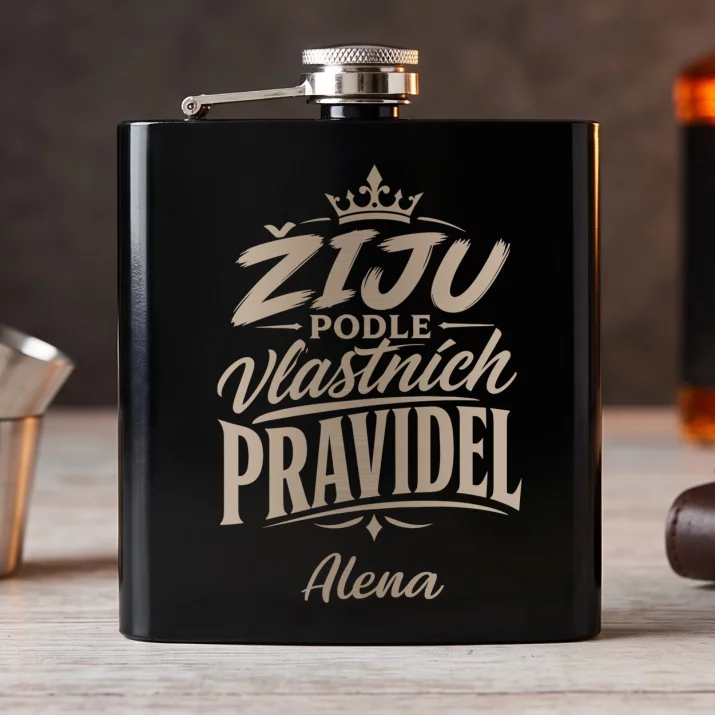 Placatka S Gravírováním Pro 21Letou Ženu Dárek K 20 Narozeninám Pro Ženu: Žiju Podle Vlastních Placatka S Gravírováním Pro 21Letou Ženu Dárek K 20 Narozeninám Pro Ženu: Žiju Podle Vlastních