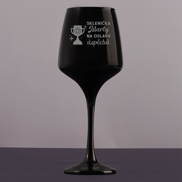K oslavě úspěchů - Gravírovaná sklenice na víno