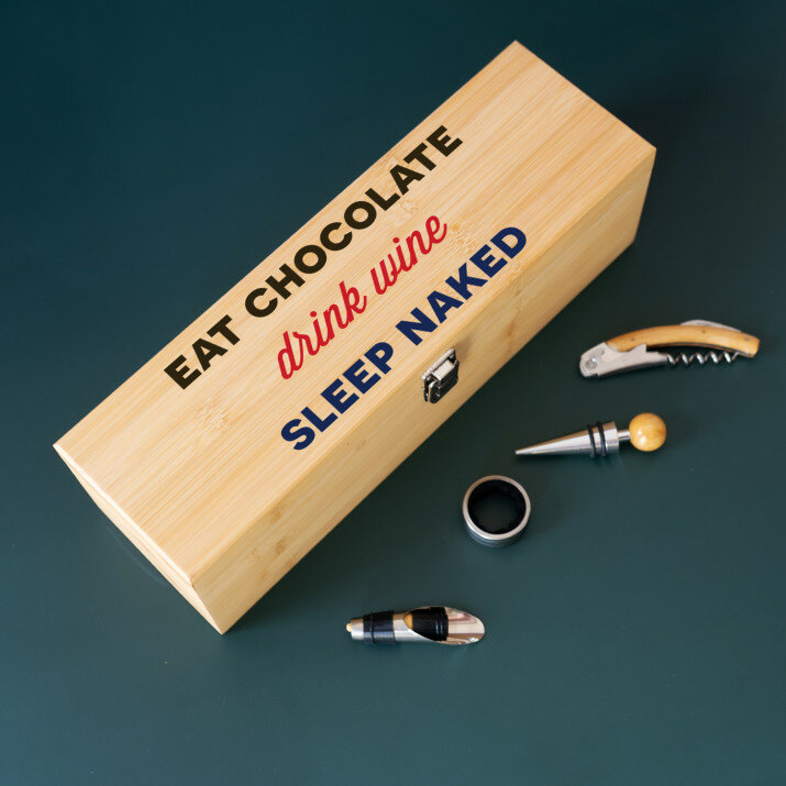 Drink wine - Dřevěná krabička na víno s příslušenstvím