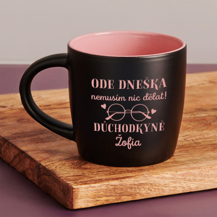 Nemusím dělat nic - Černý keramický hrnek Nemusím dělat nic - Černý keramický hrnek