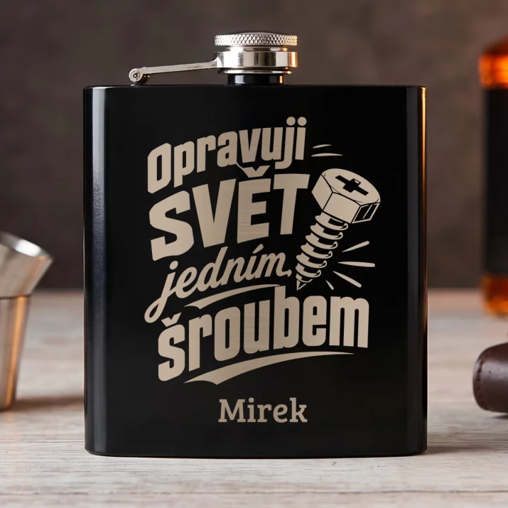 Placatka S Gravírováním Pro Mechanika Dárek Pro Muže: Opravuji Svět Jedním Placatka S Gravírováním Pro Mechanika Dárek Pro Muže: Opravuji Svět Jedním