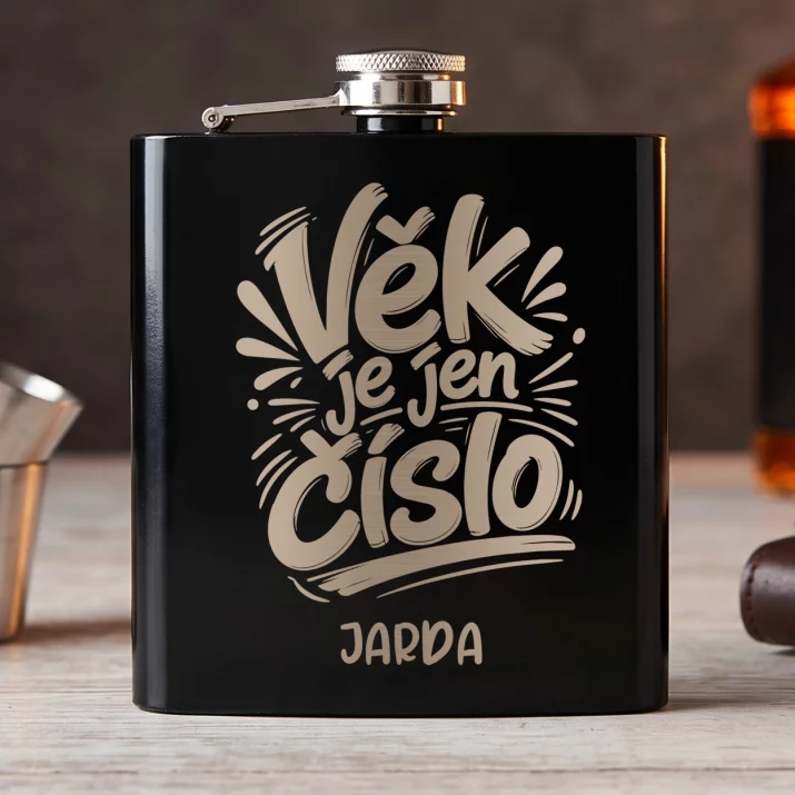 Placatka S Gravírováním K Narozeninám Dárek Pro Muže: Věk Je Jen Číslo Placatka S Gravírováním K Narozeninám Dárek Pro Muže: Věk Je Jen Číslo