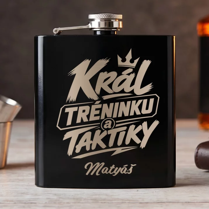 Placatka S Gravírováním Pro Trenéra Dárek Pro Muže: Král Tréninku A Taktiky Placatka S Gravírováním Pro Trenéra Dárek Pro Muže: Král Tréninku A Taktiky