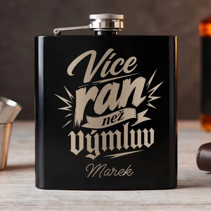 Placatka S Gravírováním Pro Boxera Dárek Pro Muže: Více Ran Než Výmluv Placatka S Gravírováním Pro Boxera Dárek Pro Muže: Více Ran Než Výmluv