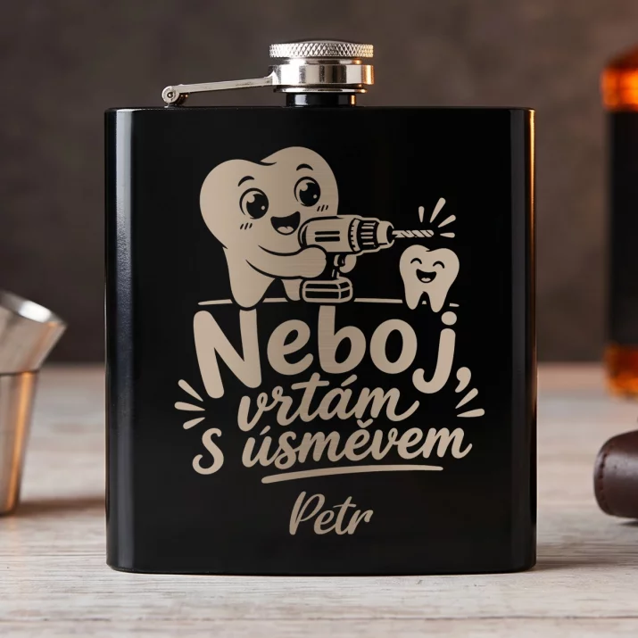 Placatka S Gravírováním Pro Zubaře Dárek Pro Muže: Neboj, Vrtám S Úsměvem Placatka S Gravírováním Pro Zubaře Dárek Pro Muže: Neboj, Vrtám S Úsměvem