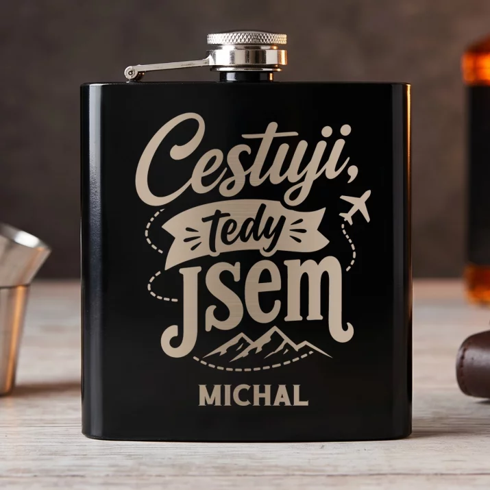 Placatka S Gravírováním Pro Cestovatele Dárek Pro Muže: Cestuji, Tedy Jsem