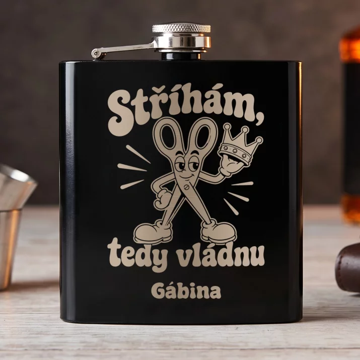Placatka S Gravírováním Pro Kadeřnici Dárek Pro Ženu: Stříhám, Tedy Vládnu Placatka S Gravírováním Pro Kadeřnici Dárek Pro Ženu: Stříhám, Tedy Vládnu