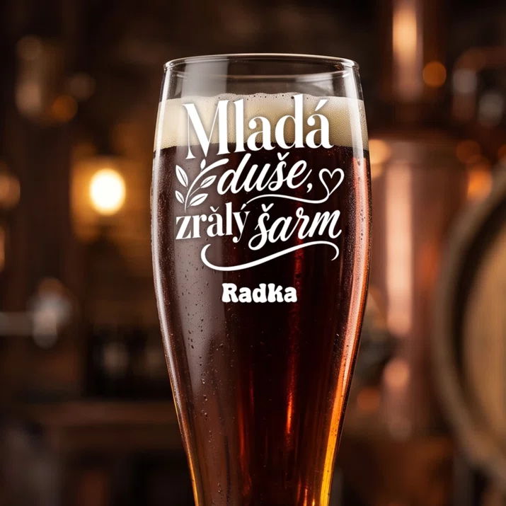 Sklenice Na Pivo S Gravírováním K 45 Narozeninám Dárek Pro 45Letou Ženu : Mladá Duše, Zralý Šarm