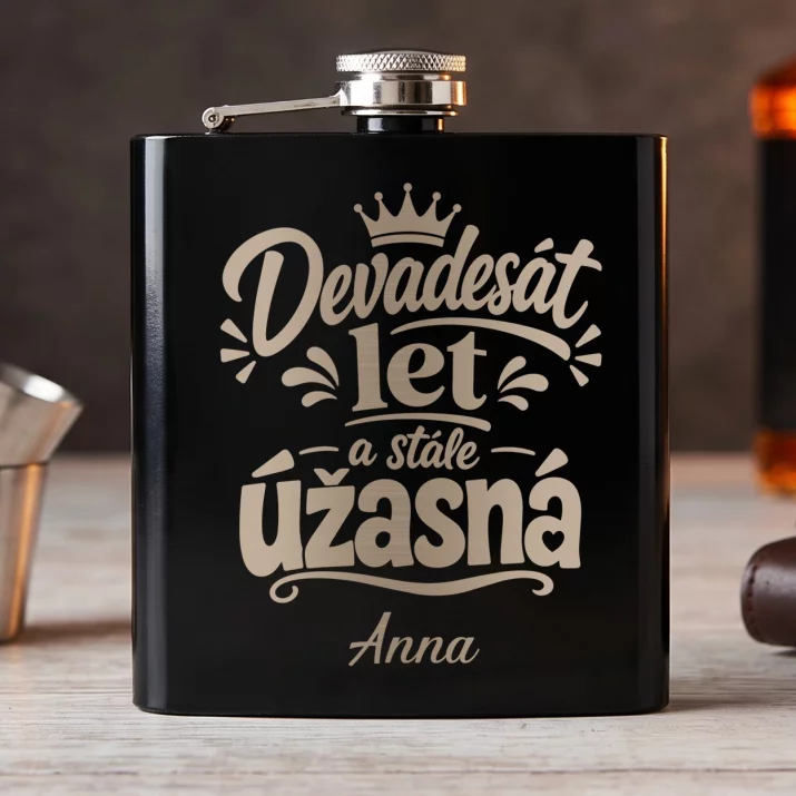 Placatka S Gravírováním Pro 90Letou Ženu Dárek K 90 Narozeninám Pro Ženu: Devadesát Let A Stále