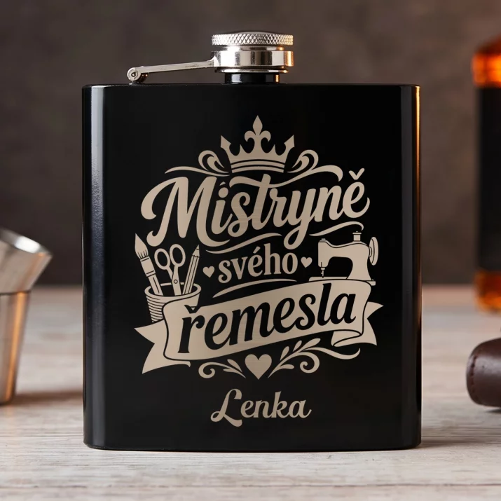 Placatka S Gravírováním K 5 Výročí Svatby Dárek Pro Ženu: Mistryně Svého Řemesla Placatka S Gravírováním K 5 Výročí Svatby Dárek Pro Ženu: Mistryně Svého Řemesla