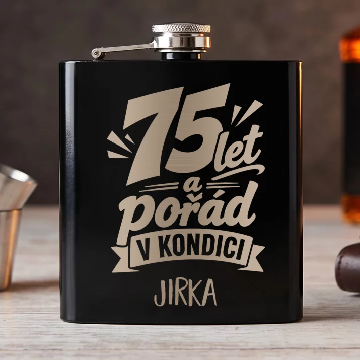 Placatka S Gravírováním Pro 75Letého Muže Dárek K 75 Narozeninám Pro Muže: 75 Let A Pořád V Kondici Placatka S Gravírováním Pro 75Letého Muže Dárek K 75 Narozeninám Pro Muže: 75 Let A Pořád V Kondici