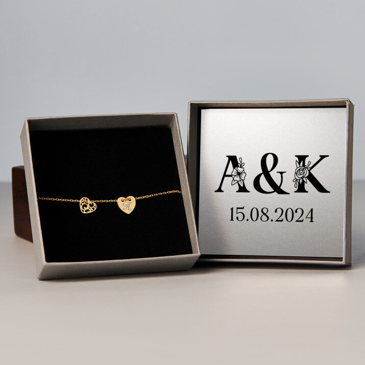 Iniciály pre pár květy - Pozlacený náramek se dvěma srdíčky