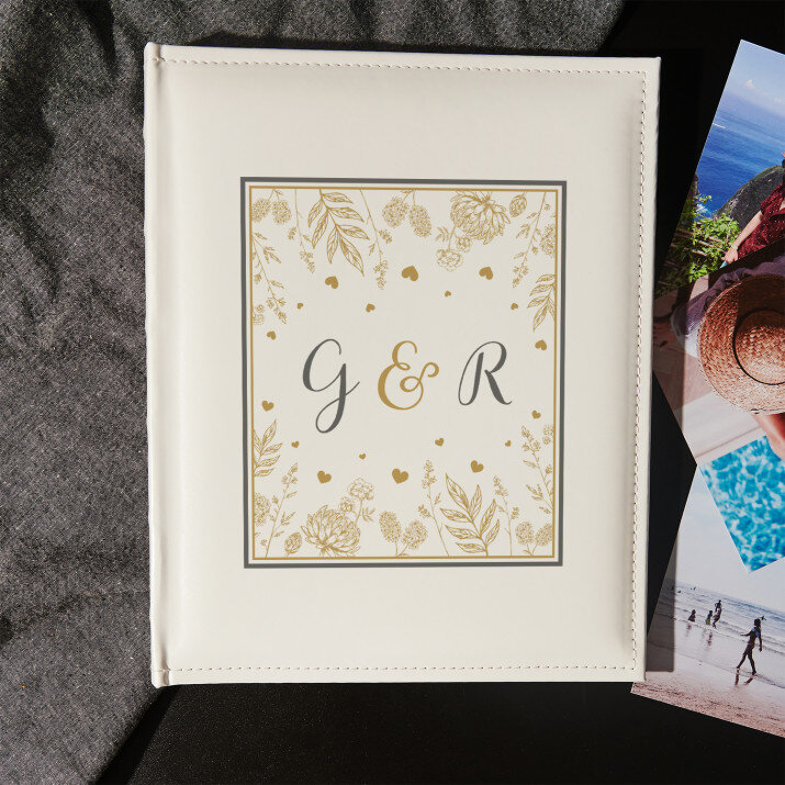 Iniciály květy - Personalizované fotoalbum