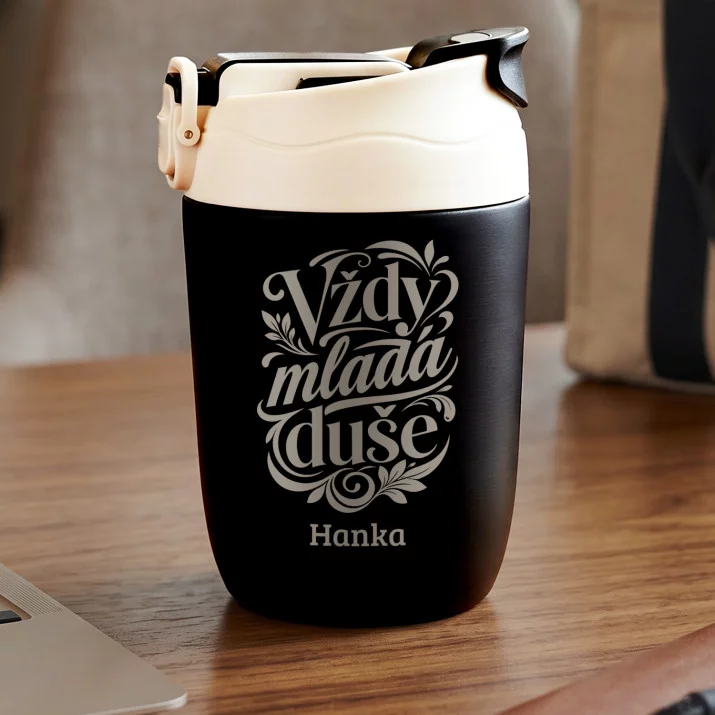 Personalizovaný Termohrnek K 70 Narozeninám Dárek Pro 70Letou Ženu : Vždy Mladá Duše Personalizovaný Termohrnek K 70 Narozeninám Dárek Pro 70Letou Ženu : Vždy Mladá Duše