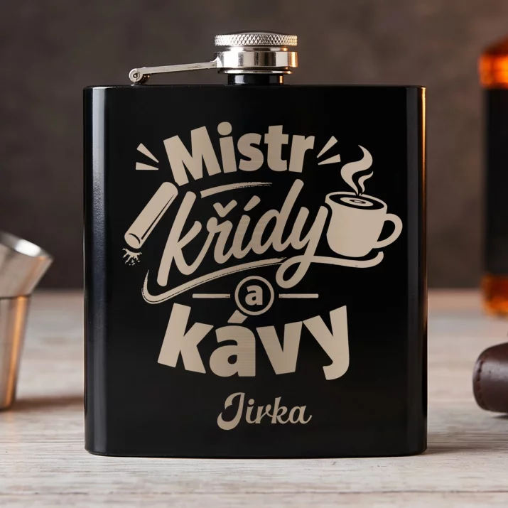 Placatka S Gravírováním Pro Učitele Dárek Pro Učitelku Ke Dni Učitelů Muže: Mistr Křídy A Kávy Placatka S Gravírováním Pro Učitele Dárek Pro Učitelku Ke Dni Učitelů Muže: Mistr Křídy A Kávy