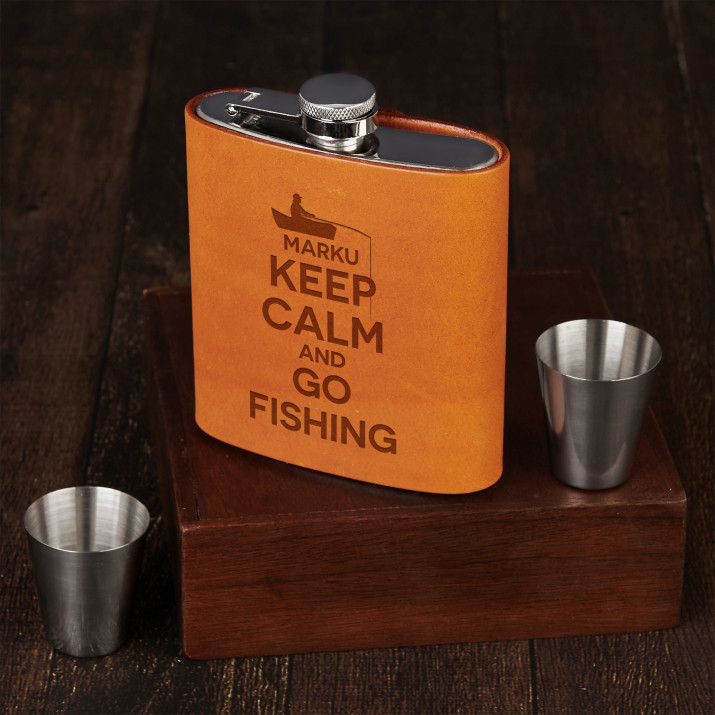 Keep calm and go fishing - Placatka v koženém pouzdře