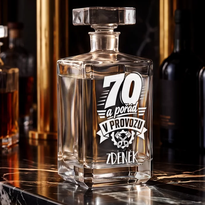 Karafa Na Vodku S Gravírováním K 70 Narozeninám Dárek Pro 70Letého Muže : 70 A Pořád V Provozu