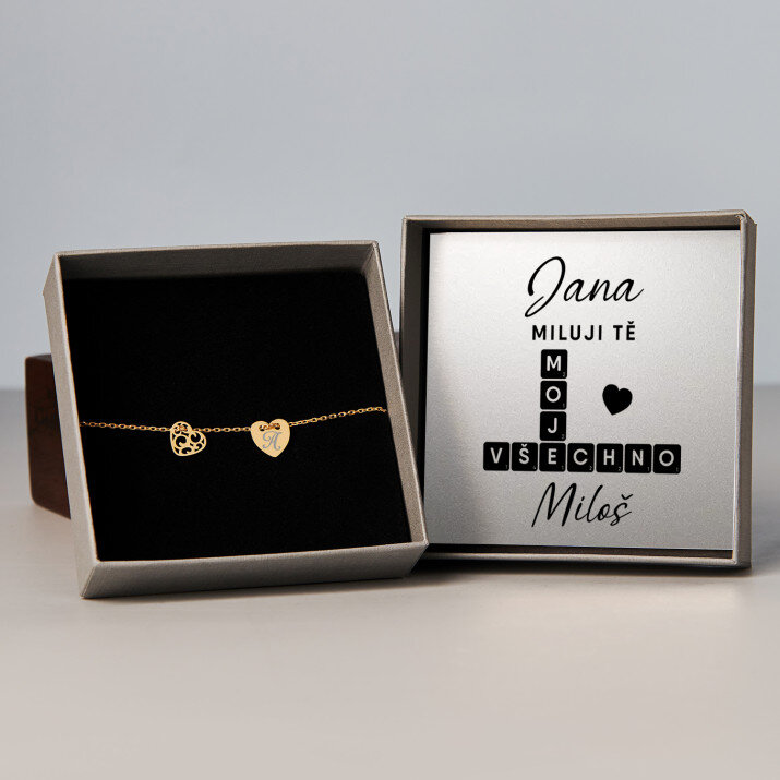 Miluji tě scrabble - Pozlacený náramek se dvěma srdíčky