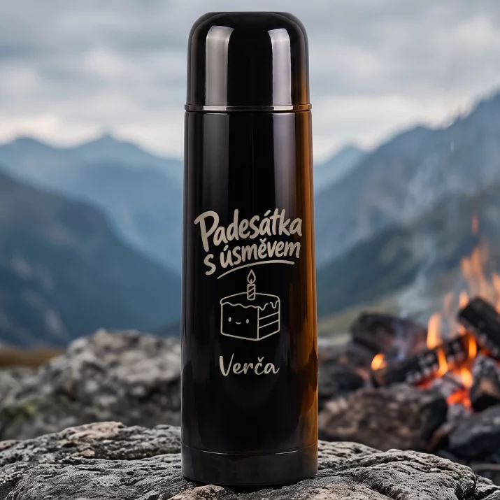 Termoska S Gravírováním Pro 50Letou Ženu Dárek K 50 Narozeninám Pro Ženu: Padesátka S Úsměvem