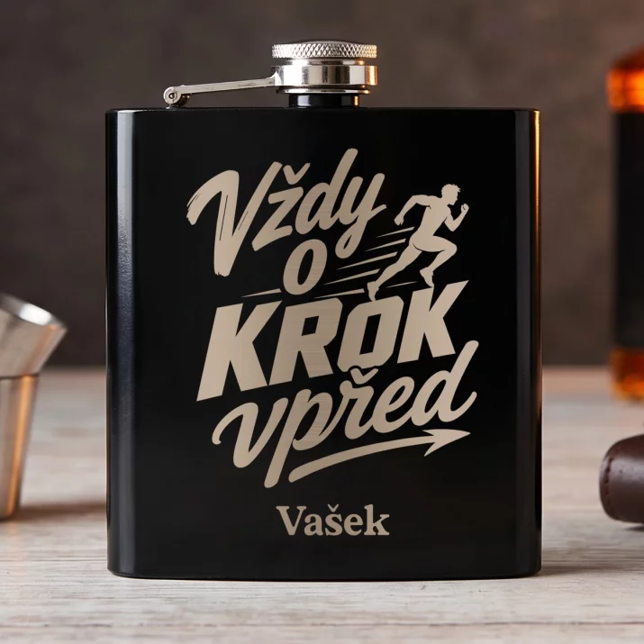 Placatka S Gravírováním Pro Běžce Dárek Pro Muže: Vždy O Krok Vpřed Placatka S Gravírováním Pro Běžce Dárek Pro Muže: Vždy O Krok Vpřed