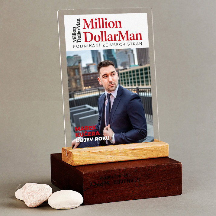 Million dollar man - Tisk na akrylovém skle se stojanem