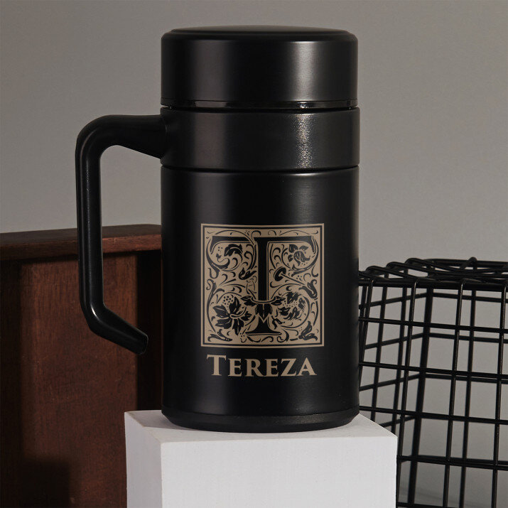 Monogram 2 - Termohrnek s uchem