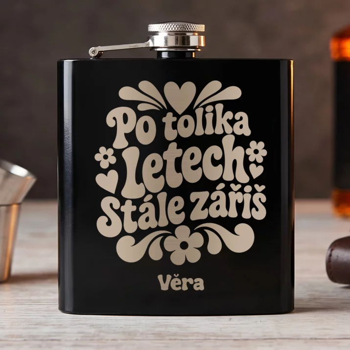 Placatka S Gravírováním K Výročí Svatby Dárek K Valentýnu Pro Ženu: Po Tolika Letech Stále Placatka S Gravírováním K Výročí Svatby Dárek K Valentýnu Pro Ženu: Po Tolika Letech Stále