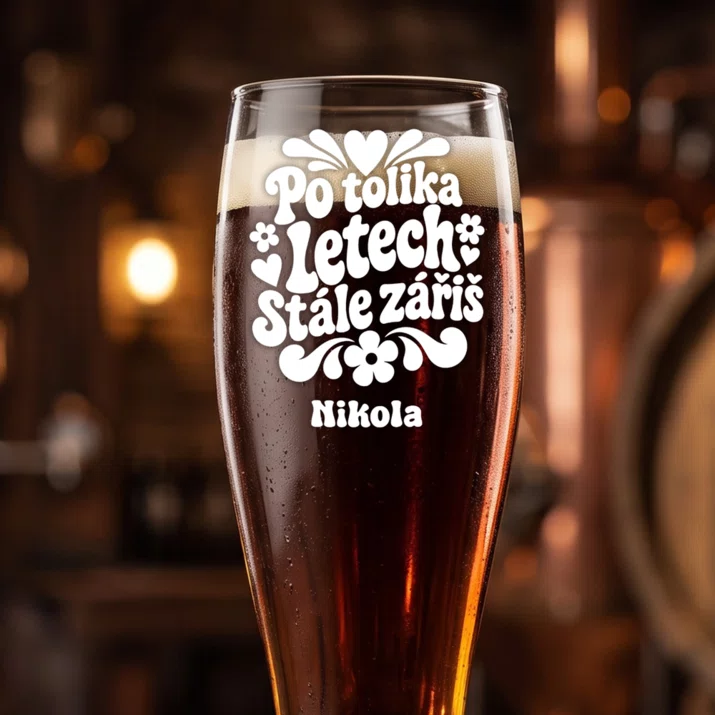 Sklenice Na Pivo S Gravírováním K Výročí Svatby Dárek K Valentýnu Pro Ženu: Po Tolika Letech Stále Sklenice Na Pivo S Gravírováním K Výročí Svatby Dárek K Valentýnu Pro Ženu: Po Tolika Letech Stále