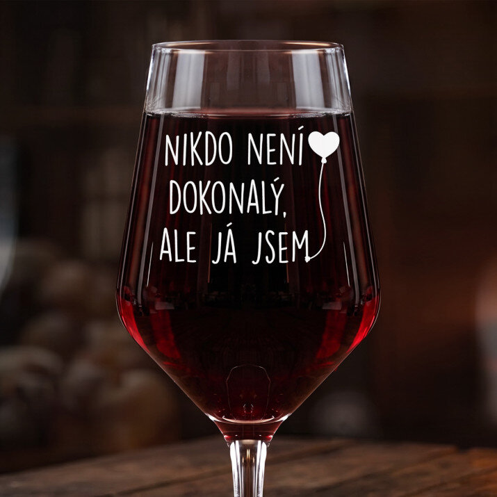 Nikdo není dokonalý - Velká sklenice na víno