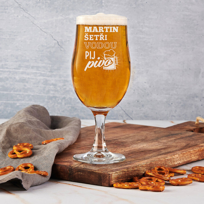 Šetři vodou – Sklenice na pivo na stopce
