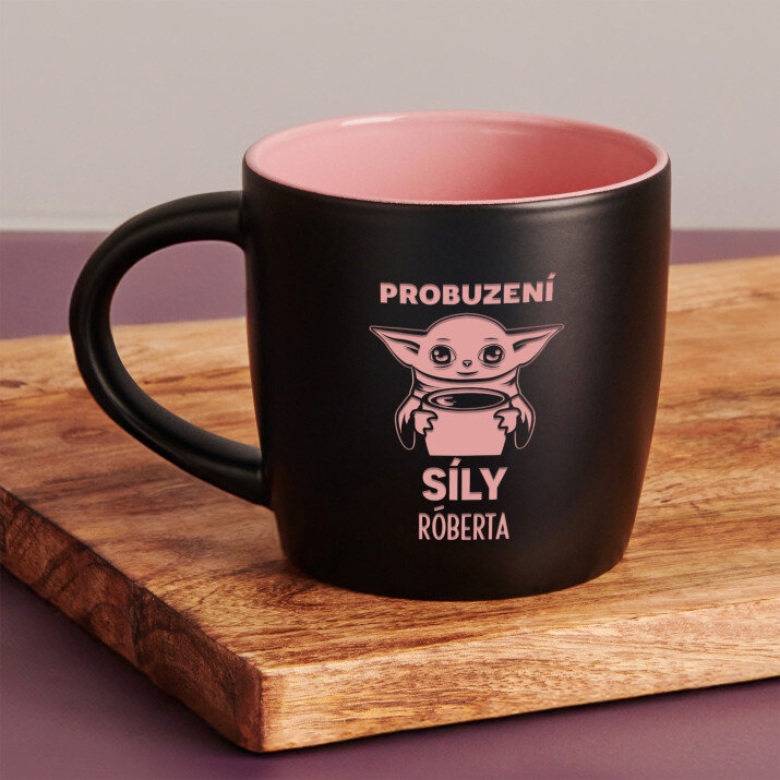 Probuzení síly - Černý keramický hrnek Probuzení síly - Černý keramický hrnek