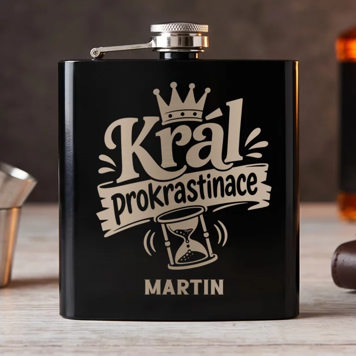 Placatka S Gravírováním Pro 24Letého Muže Dárek K 20 Narozeninám Pro Muže: Král Prokrastinace Placatka S Gravírováním Pro 24Letého Muže Dárek K 20 Narozeninám Pro Muže: Král Prokrastinace