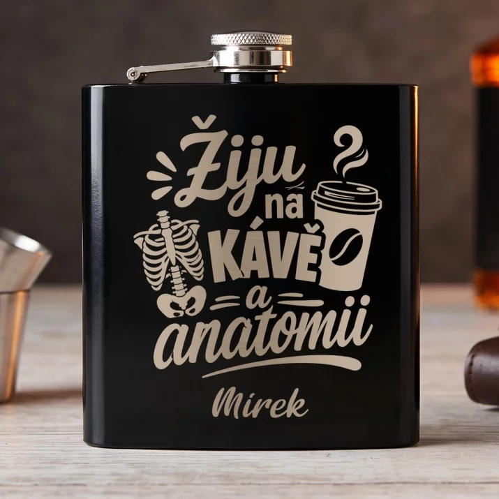 Placatka S Gravírováním Pro Studenta Medicíny Dárek Pro Muže: Žiju Na Kávě A Anatomii Placatka S Gravírováním Pro Studenta Medicíny Dárek Pro Muže: Žiju Na Kávě A Anatomii