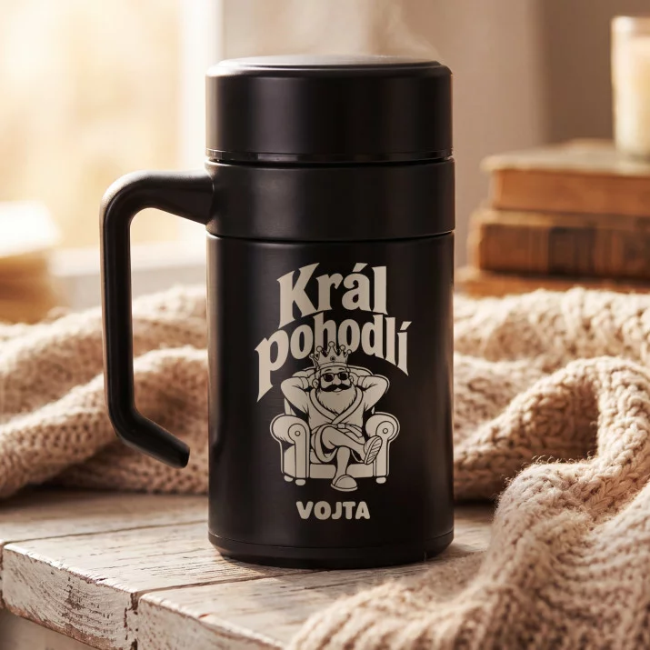 Termohrnek S Uchem 400 Ml Pro Chlapa Dárek Pro Muže: Král Pohodlí Termohrnek S Uchem 400 Ml Pro Chlapa Dárek Pro Muže: Král Pohodlí